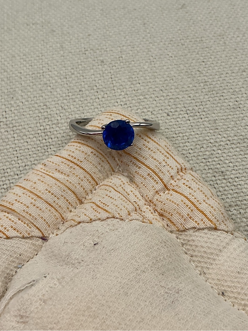 Classic Sterling Silver 925 Ring with Sri Lanka Sapphire Solitaire Gemstone